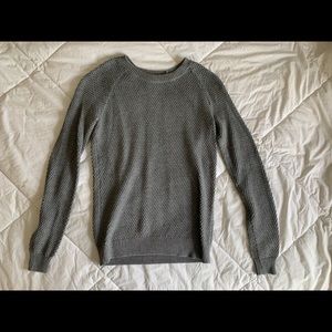 Cozy gray knit sweater, barely worn
